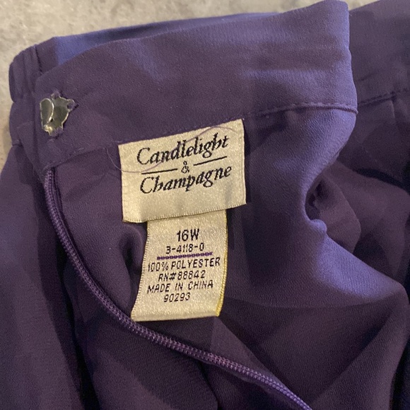 Gorgeous beaded top with matching flare pants. Perfect for mother of bride. - Picture 4 of 6